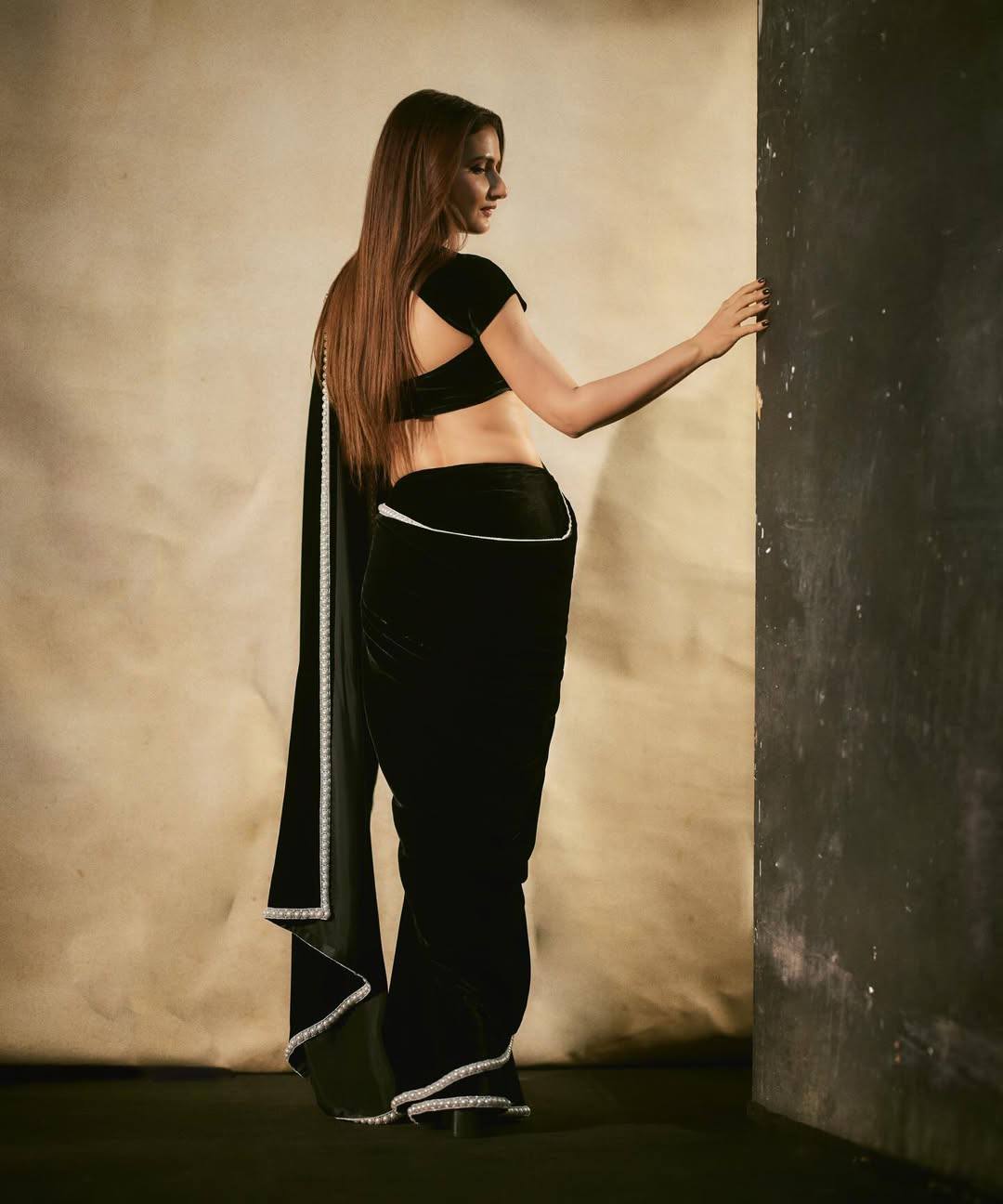 Black Bollywood Style Viscose Velvet Saree | Clone Design