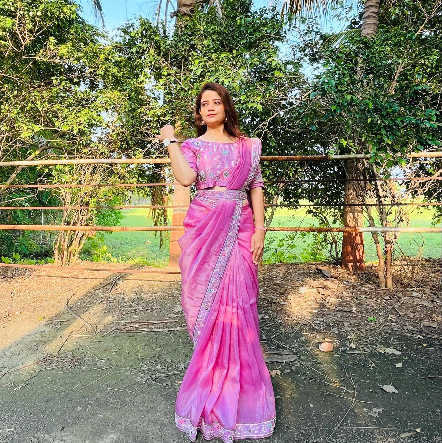 Designer Gold Crunchy Saree With Color Option