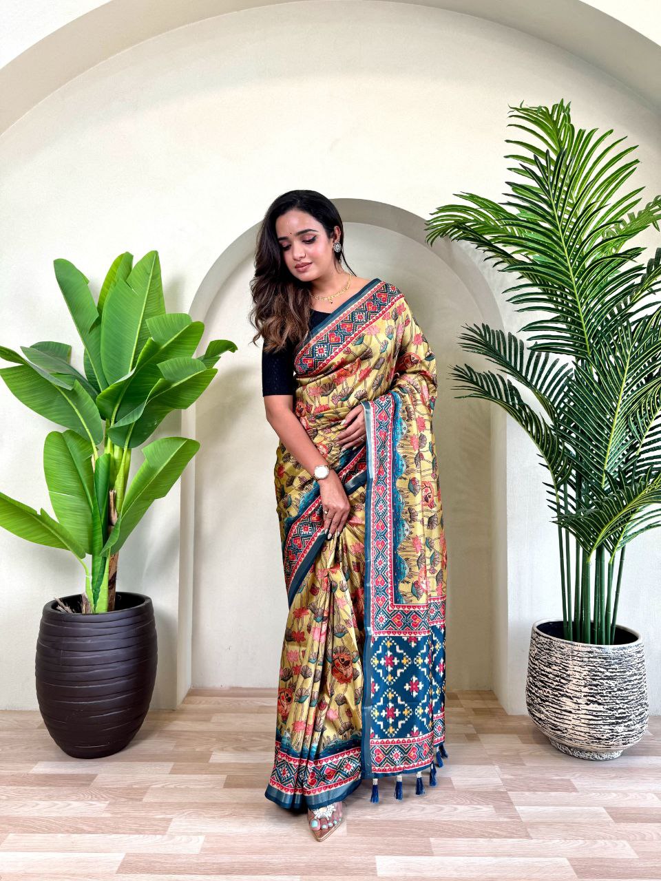 Wedding Wear Dola Viscose Saree