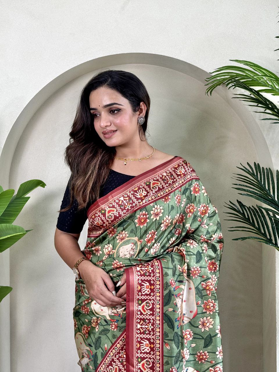 Wedding Wear Dola Viscose Saree