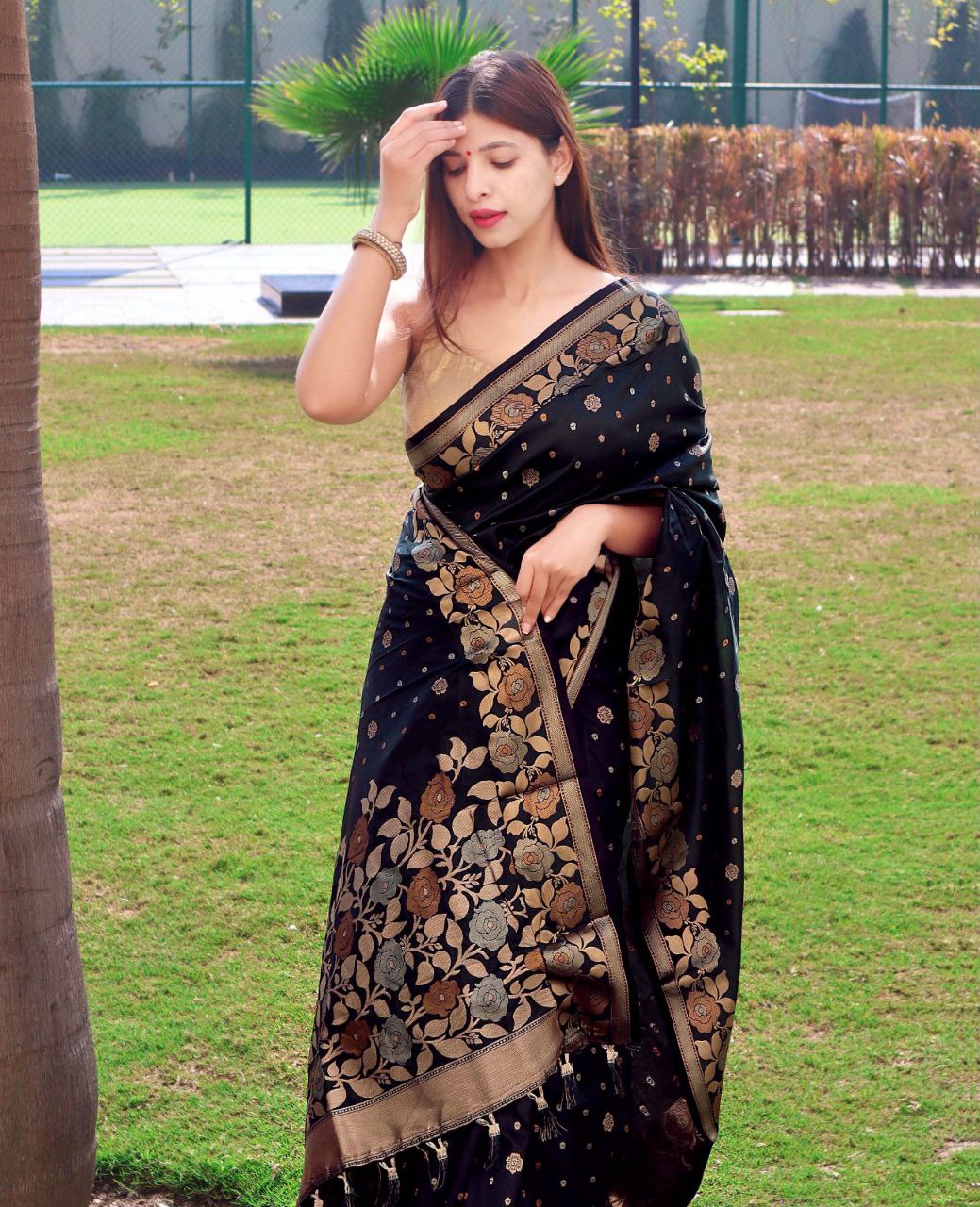 Unique Black Soft Silk Saree With Gratifying Blouse Piece at Rs 1499.00 | Soft  Silk Saree | ID: 2852742707848