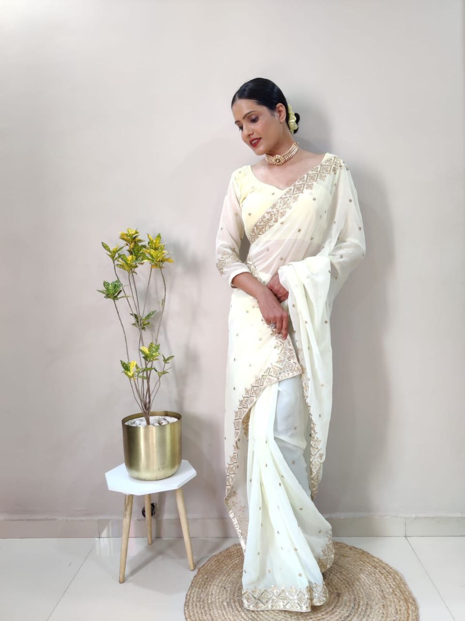 infamiss Women Georgette Letest Rady Made Geogatte Fabric Ready To Wear  Saree With Full-Stitched Blouse And Fancy Belt, White : : Fashion