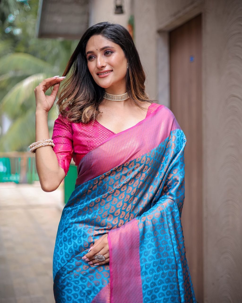 Parineeti Chopra is elegance personified in Manish Malhotra's indigo-blue  saree : Bollywood News - Bollywood Hungama