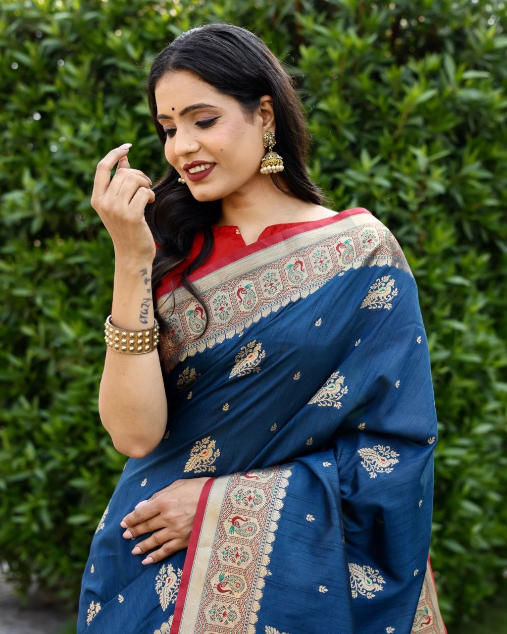 Beautiful bride... ----------------------------------------- - In  frame.@amruta2809 Cilck… | Wedding saree blouse designs, India wedding  dress, Indian fashion saree