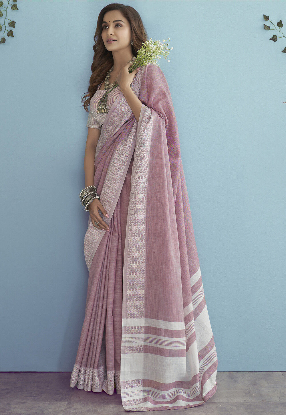 Know How to Refresh Your Wardrobe with an Elegant Linen Saree – Beatitude