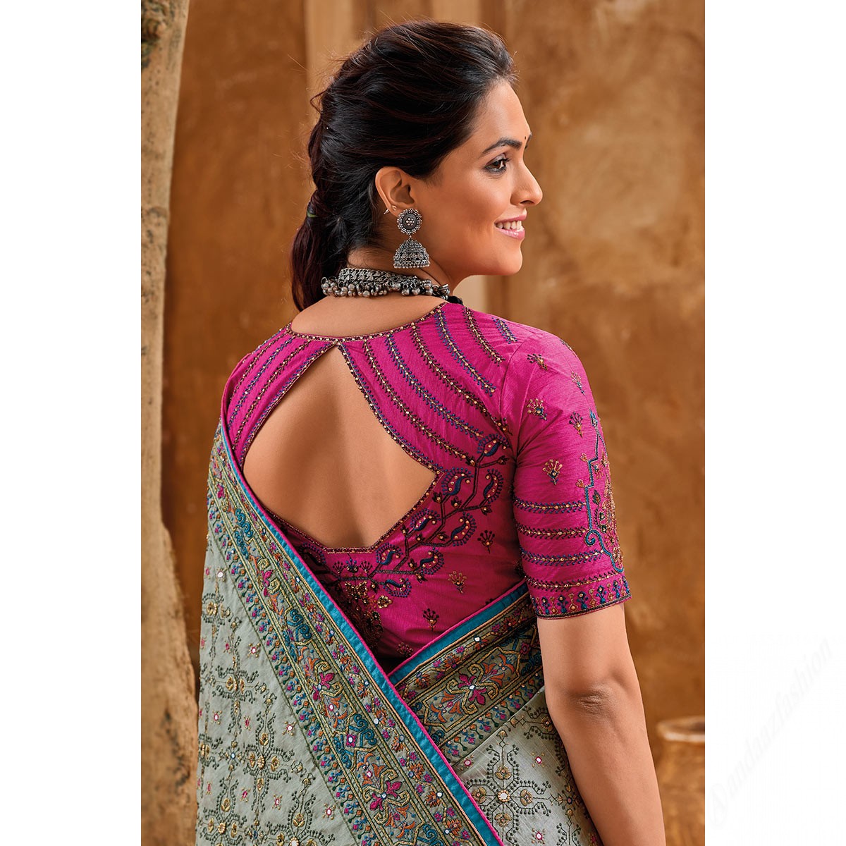 Gujarati Sarees (गुजराती साड़ी) in Modern & Ethnic Look